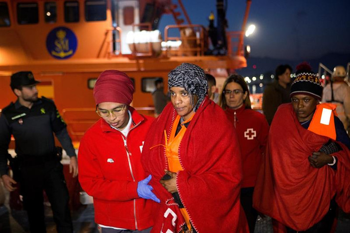 Rescatados en alta mar seis inmigrantes de origen magreb y trasladados al puerto de Motril