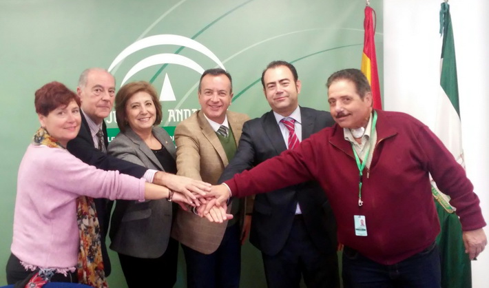 Salud acoge la firma de dos convenios entre los hospitales universitarios de Granada y dos asociaciones de voluntariado