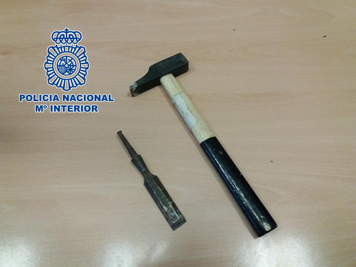 Agentes de Polic�a Nacional salvan a un hombre que sufri� un infarto tras ser agredido por dos individuos que accedieron a su casa 