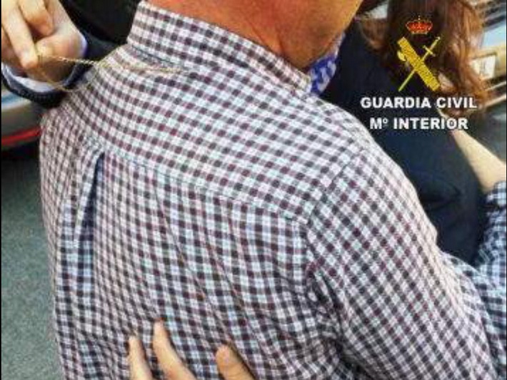 La Guardia Civil detiene en Almuñécar a una mujer por tres hurtos a ancianos por el método del abrazo
