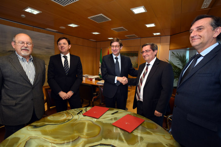 Diputación y Bankia acuerdan la puesta en marcha de un ‘ofibús’ para dar servicio a municipios sin oficina bancaria