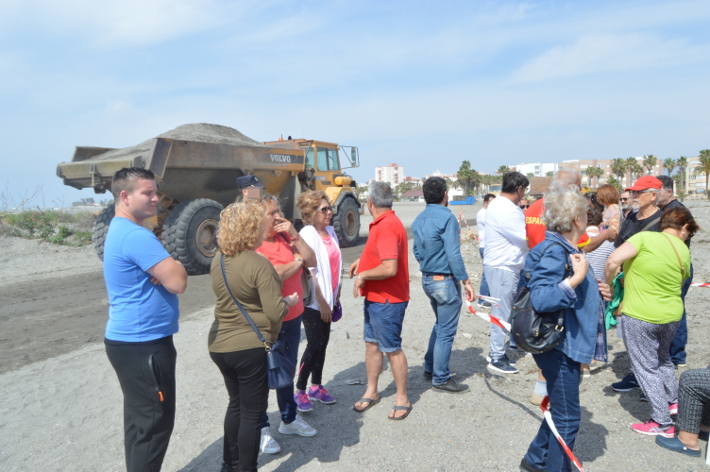 Motril sigue reclamando al ministerio los espigones de sus playas “y que deje de quemar billetes de 500 euros con los camiones de arena”