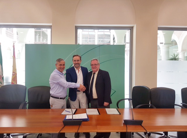 La Junta cede a Cruz Roja 14 alojamientos de su parque público para atender a personas en exclusión y a inmigrantes