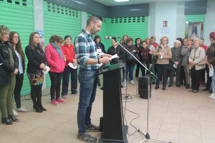 El Mercado Municipal de Salobrea acoge una lectura continuada contra la violencia de gnero