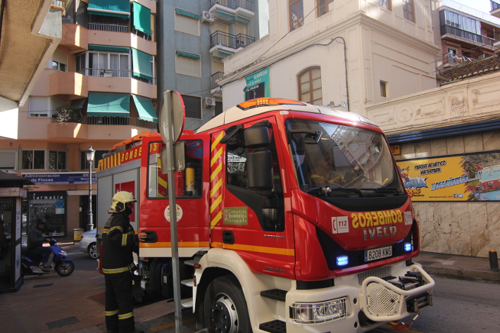 El humo en una vivienda del centro de Almucar alerta a los bomberos