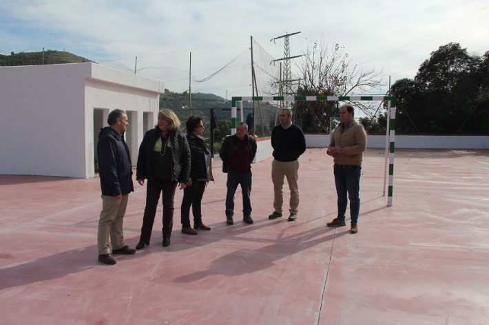 El Ayuntamiento de Almucar invierte 50.000 en la rehabilitacin de las pistas deportivas del Colegio Arcos de Torrecuevas