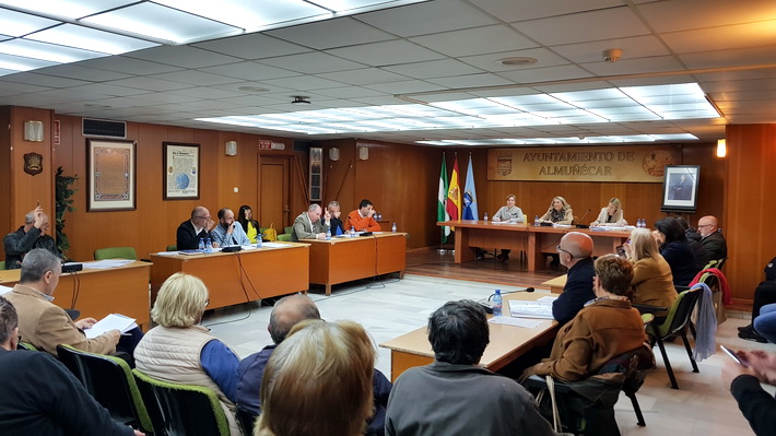 Juan Carlos Benavides: �La contrataci�n del servicio de limpieza del municipio y playas a FCC es da�ino para los intereses de Almu��car�.