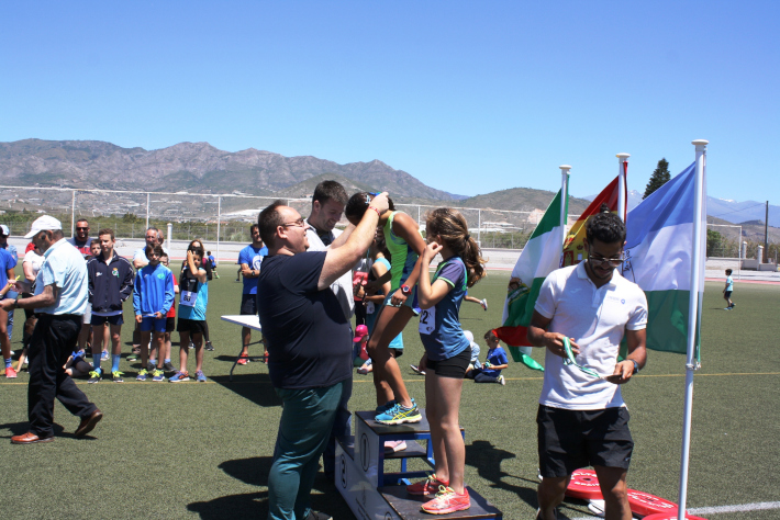 Ms de 200 escolares de toda la Costa participan en Salobrea en la final de los I Juegos Escolares Comarcales de Atletismo en pista