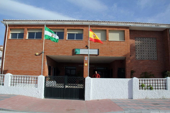 El PSOE pide al gobierno municipal que busque suelo para reubicar el IES Villanueva del Mar de La Herradura