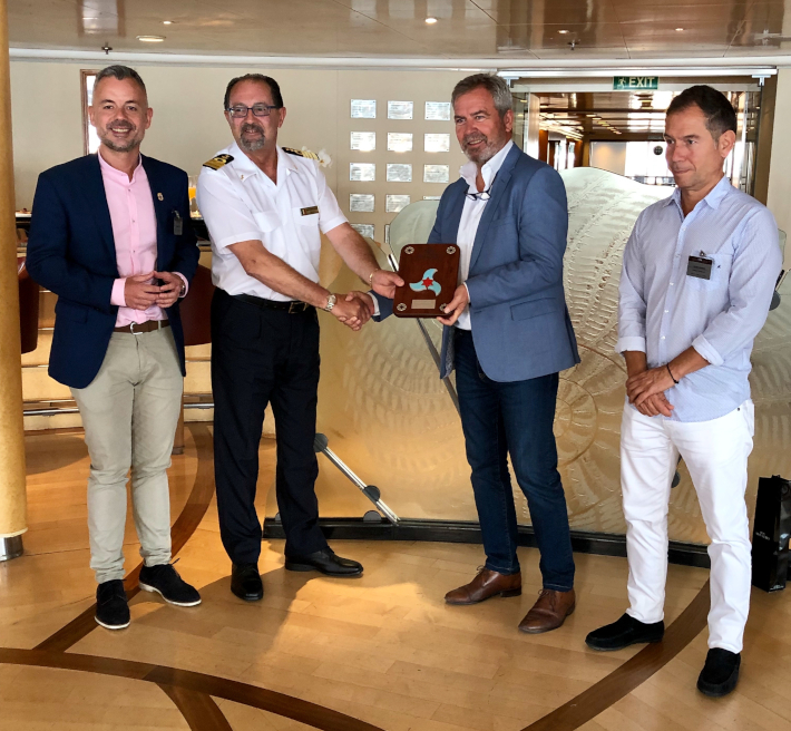 El crucero Silver Shadow hace escala por primera vez en Motril con 663 personas a bordo