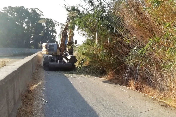 Continan los trabajos de limpieza de las ramblas del municipio de Salobrea
