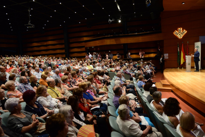 La Junta rene a ms de 400 personas para conmemorar en la provincia el Da Internacional de los Mayores 