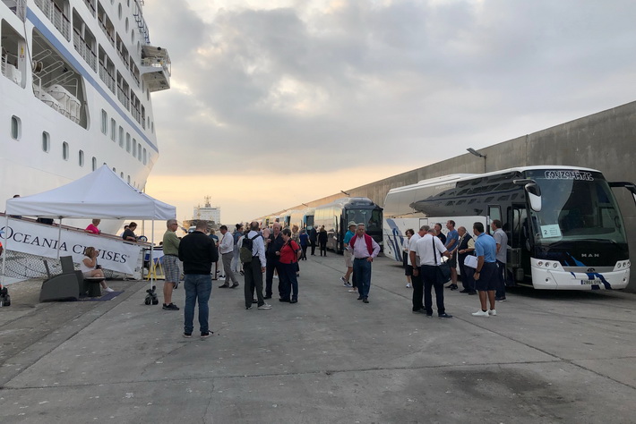 El crucerista estadounidense representa casi el 50% del total de pasajeros esta temporada en Motril
