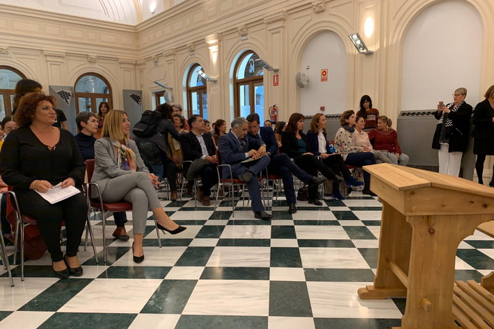 La Fundación Secretariado Gitano lanza la campaña 'Pupitre gitano' para combatir el abandono escolar