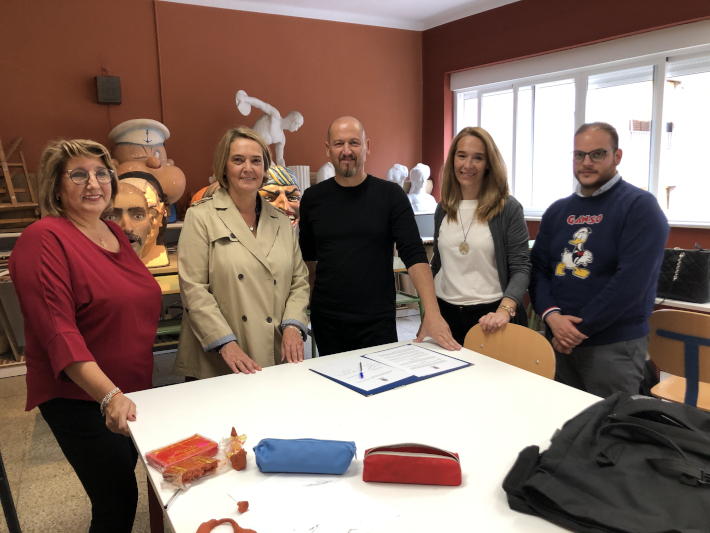 El Ayuntamiento de Motril y la Escuela de Arte firman un convenio para la restauracin de los ocho cabezudos