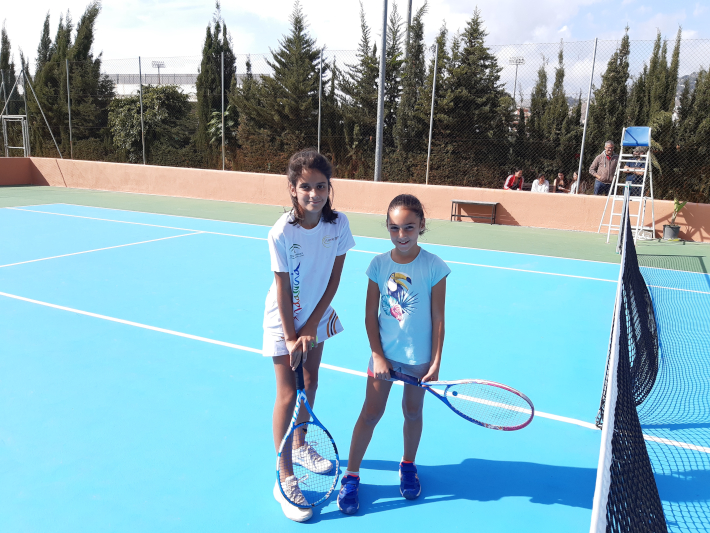 Adrián Molino y Bruno Rizzeto buscarán este domingo convertirse en campeón provincial benjamín de tenis