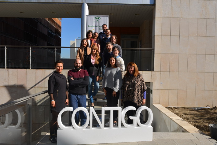 La delegada de Empleo y Economía de la Junta entrega las llaves de los nuevos espacios para desarrollar ideas.