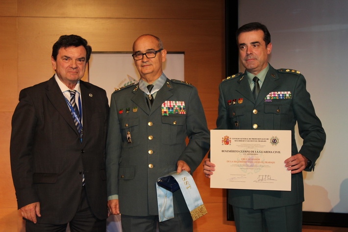 La Guardia Civil recibe la Cruz de Honor de la Seguridad y Salud en el Trabajo