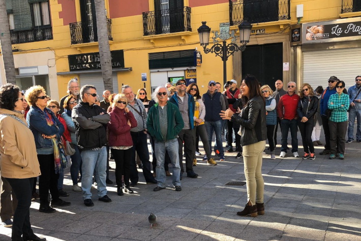 Unas 70 personas asistieron este domingo a la visita por la Collacin de Santiago en Almucar