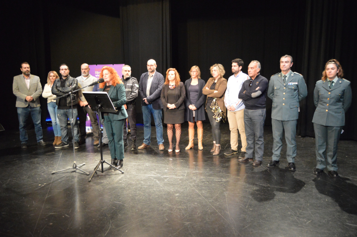 Salobrea recuerda y homenajea a las 51 mujeres asesinadas este ao en el Da Internacional contra la Violencia de Gnero