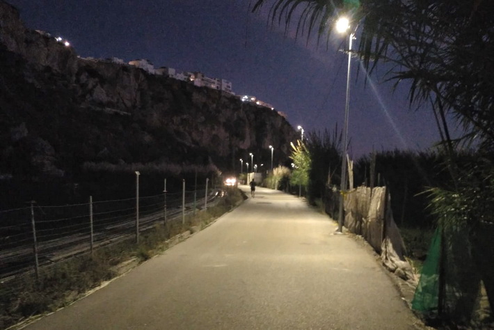 El camino del Gambulln ya tiene iluminacin tras la instalacin de 11 nuevas farolas