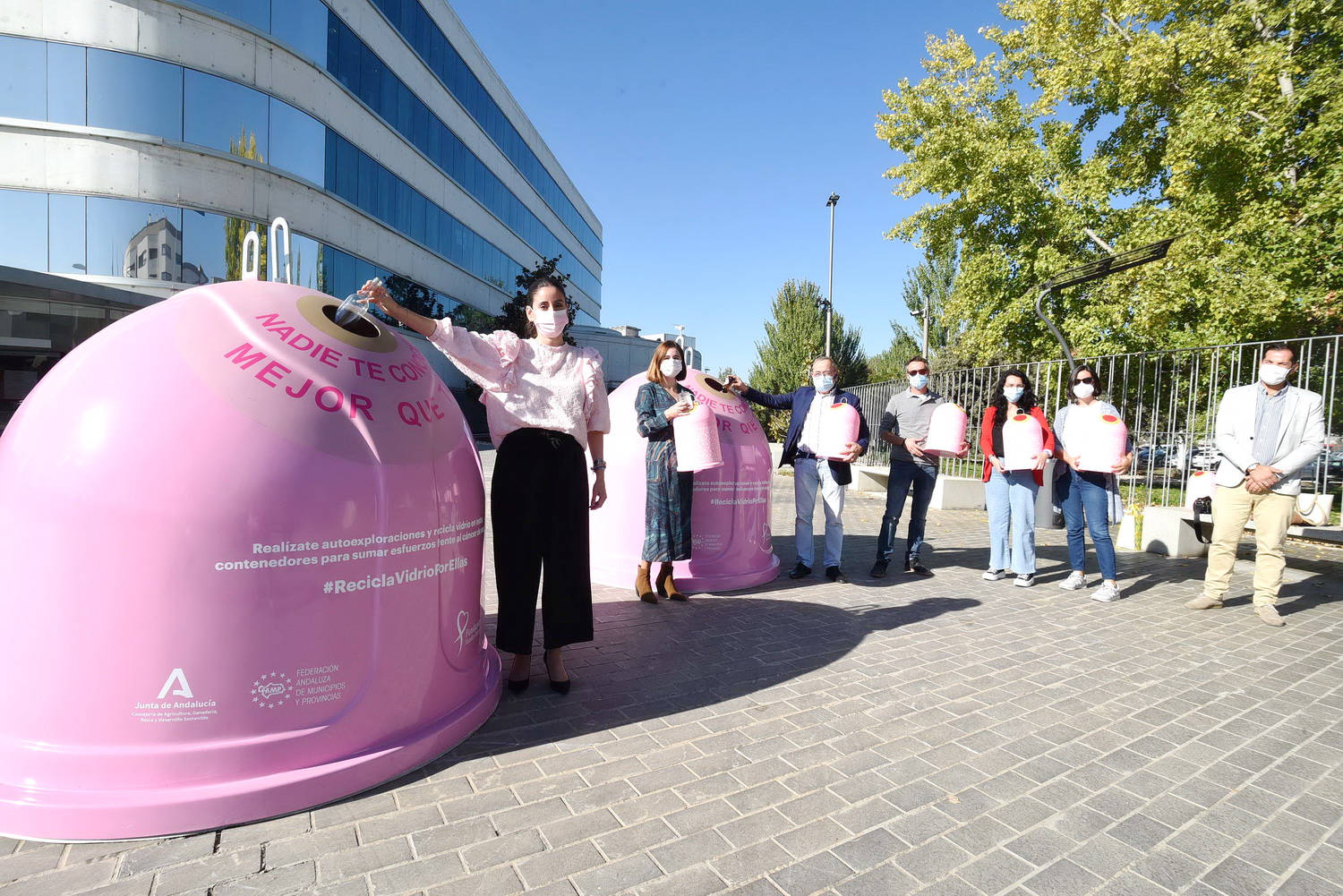 La provincia ya tiene contenedores rosas contra el cáncer de mama