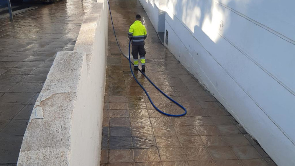 El Ayuntamiento de Salobrea pone en marcha un plan de limpieza de choque en los anejos