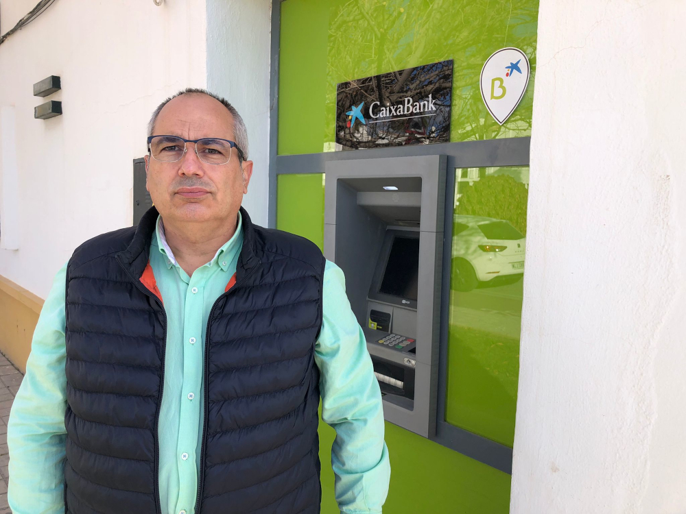 AxSí insta a Caixabank a que renueve el cajero automático que da servicio a los vecinos de Santa Adela