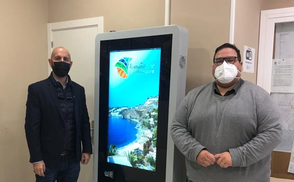 Media docena de tótems ofrecerán informativa turística de manera digital en Almuñécar y La Herradura