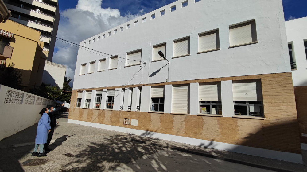 El Ayuntamiento de Almuñécar invierte casi 11.000 euros en la reparación de humedadesen el edificio infantil del Colegio Río Verde 