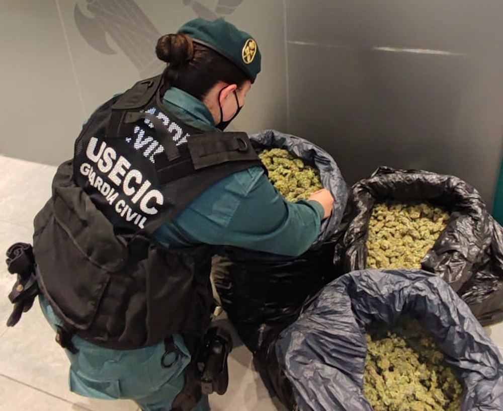 Un detenido con 13,5 kilos de marihuana en un control antidroga en la A-7 a su paso por Gualchos