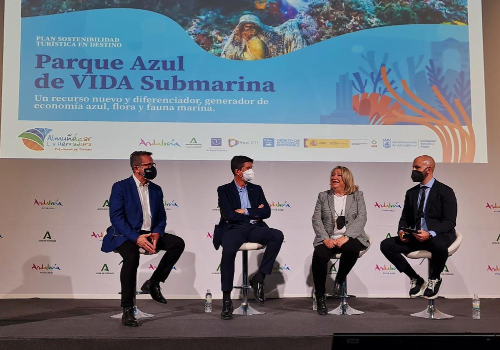 Juan Marín afirma que el 'Parque Azul de Vida Submarina' va a colocar a Almuñécar-La Herradura 