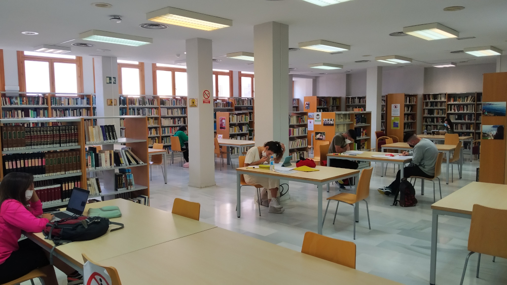 La Junta de Andalucía concede a Almuñécar 5.000 euros para la adquisición de libros para las bibliotecas municipales
