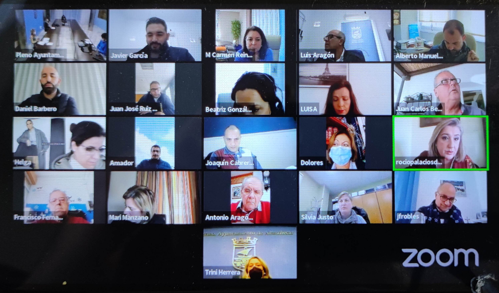 El pleno del Ayuntamiento de Almucar aprueba la gratuidad del transporte urbano para pensionistas y personas con discapacidad