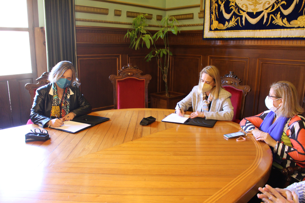 El Ayuntamiento de Motril renueva el convenio para que Aparejadores y Arquitectos Tcnicos presten servicio gratuito