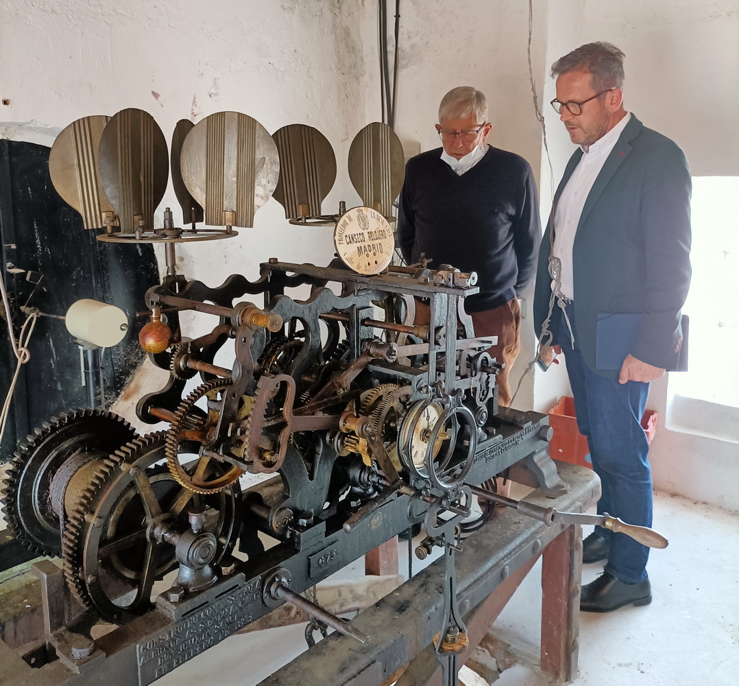 Turismo destina casi 60.000 euros a la recuperación y puesta en valor de la Torre de Albuñuelas y su reloj decimonónico