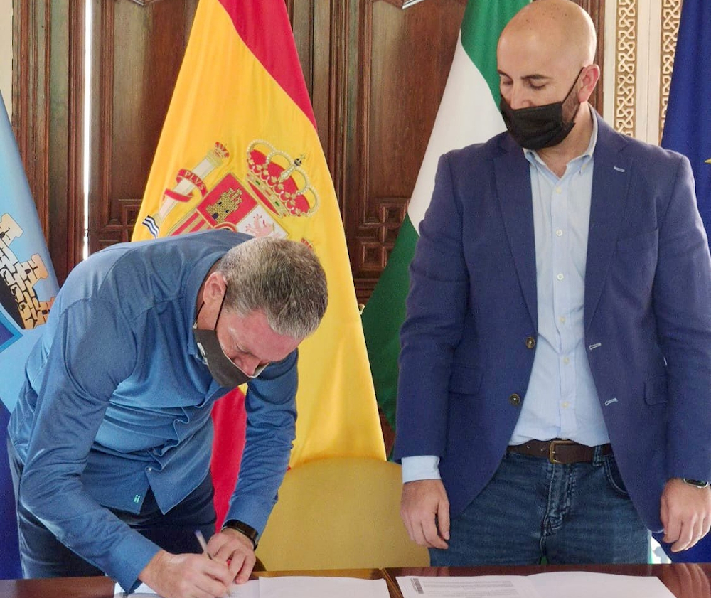 Turismo de Almucar - La Herradura concede 15.000 euros al  Taxi local para mejorar la digitalizacin y atencin al usuario 