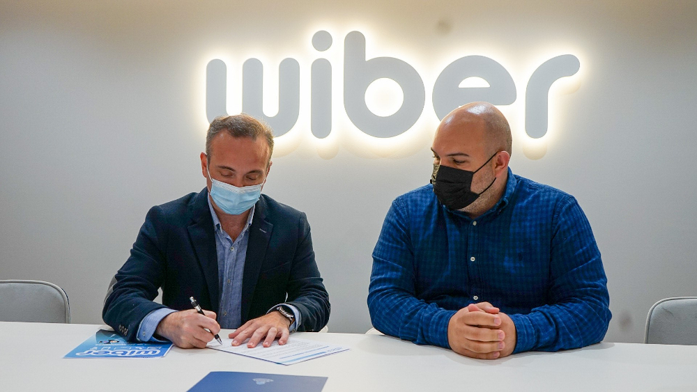 La empresa de telefona e Internet Wiber ofrecer ofertas a las cofradas de Motril