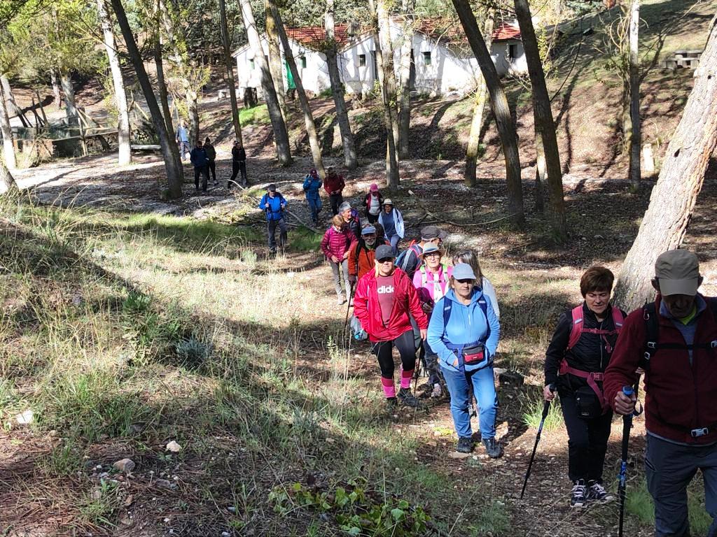 El AMD Almuñécar llevó a 25 senderistas a una ruta por la Sierra de Las Albuñuelas.