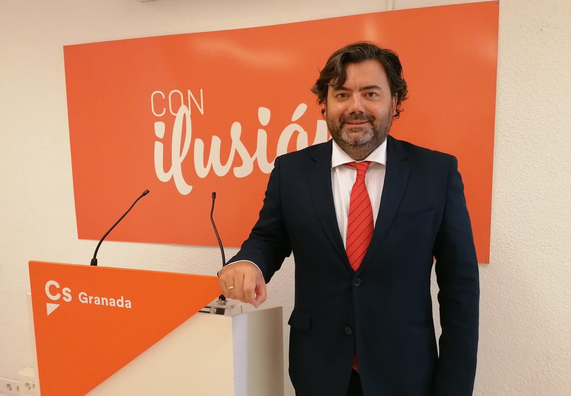 López-Sidro: “Ciudadanos cumple su palabra y subirá el salario a 15.000 docentes granadinos”