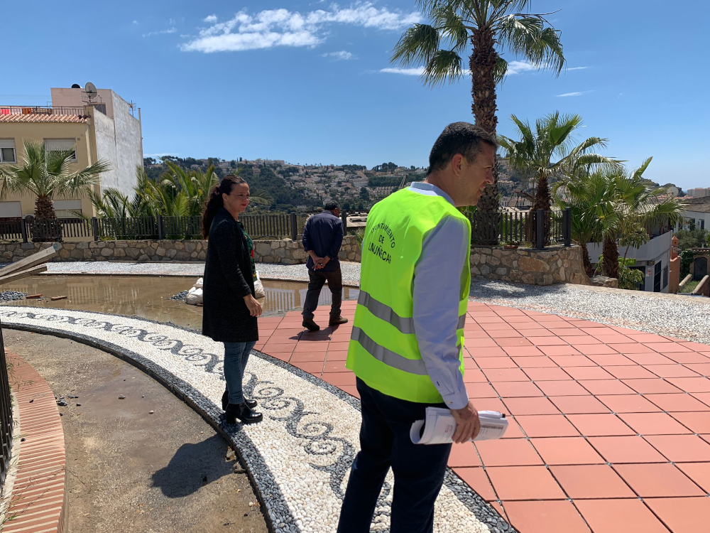 Las obras de rehabilitación de la Plaza Mirador de la Santa Cruz de Almuñécar cumple el calendario previsto