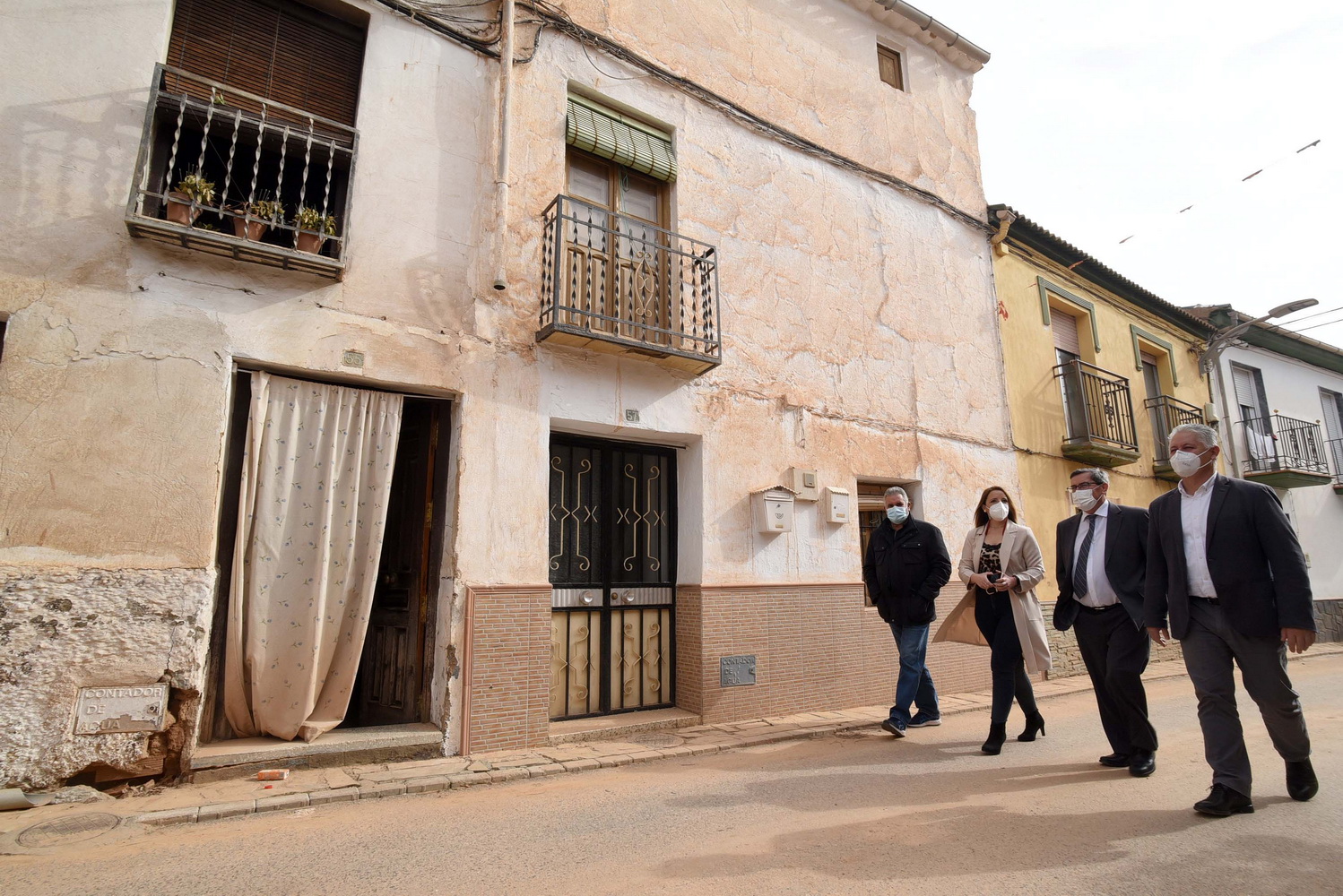 Diputacin aprueba una ayuda de 900.000 euros para repartir entre los municipios que necesitan limpiar la calima de calles y edificios pblicos