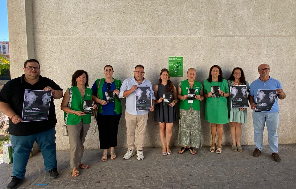El Ayuntamiento de Almuñécar y La Herradura 'libera' de humo 20 espacios municipales