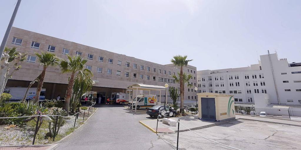 Los ocho ocupantes del vehículo accidentado esta mañana a su paso por Vélez Benaudalla han sido ingresados en el Hospital comarcal Santa Ana.