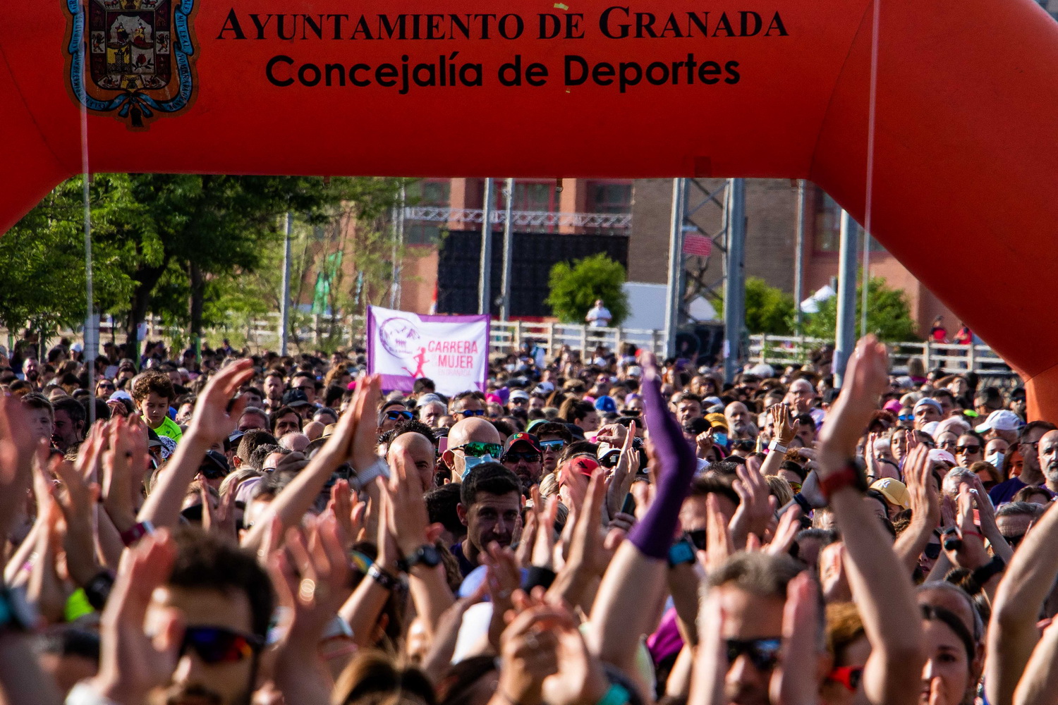 La Carrera de la Mujer contra el cáncer reúne a 8.000 personas en Granada por la prevención y la vida saludable   