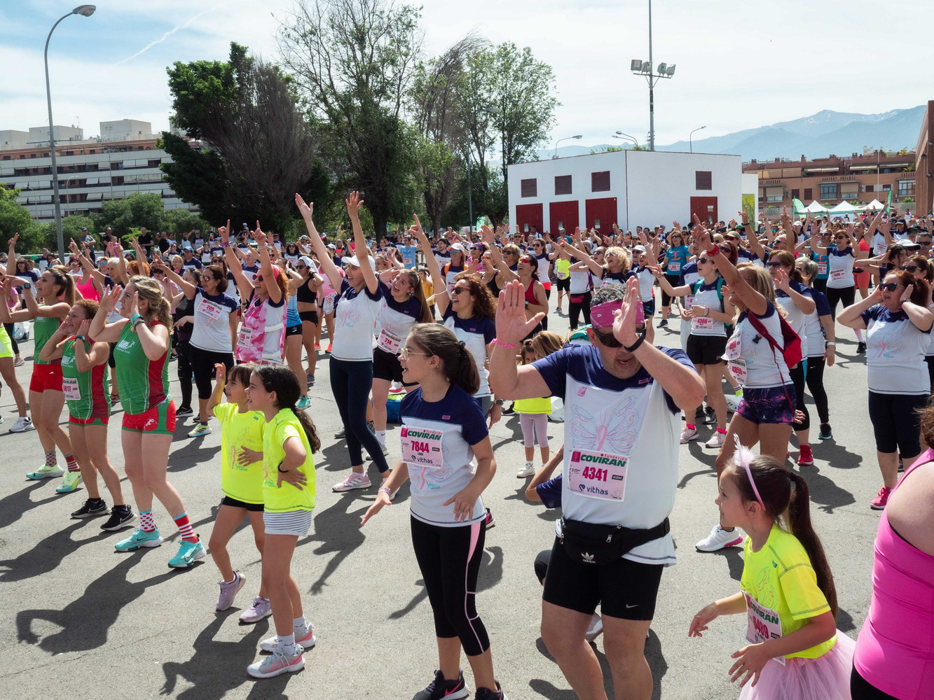 La Carrera de la Mujer contra el cáncer reúne a 8.000 personas en Granada por la prevención y la vida saludable   