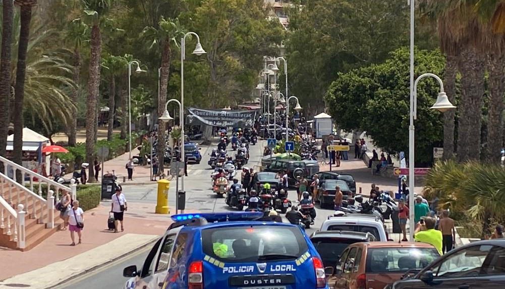 Casi un millar de personas asistieron a la Concentración Motera que celebró el Motoclub Tiburones de Almuñécar