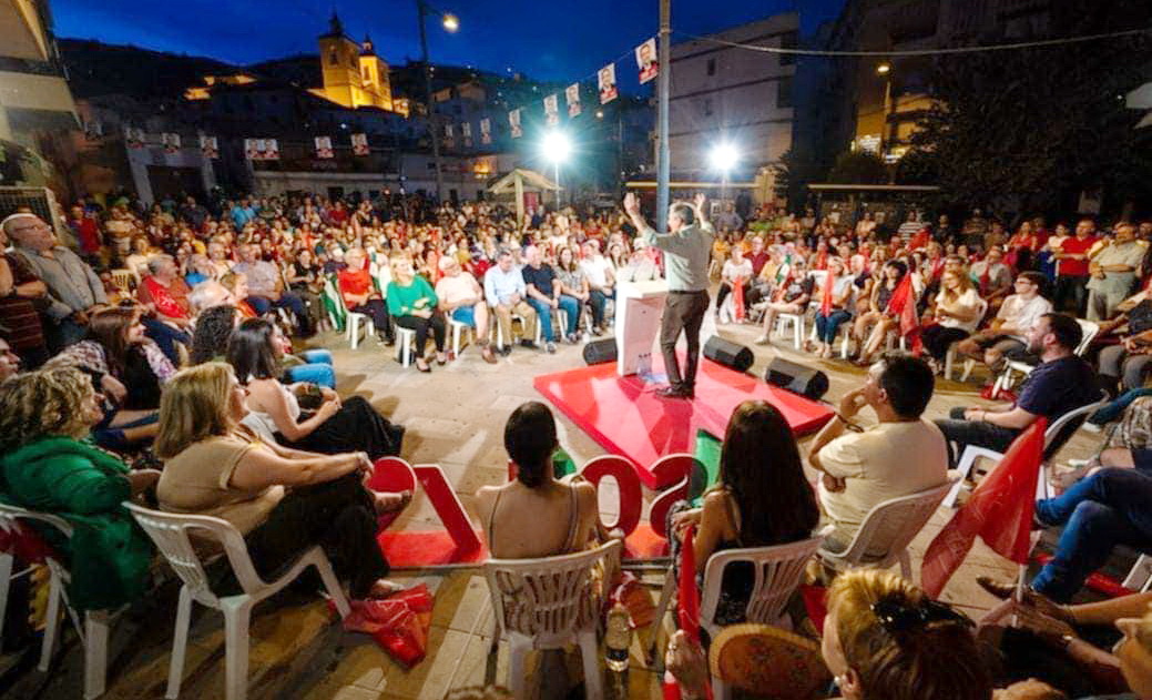 Albuñol se llenó de rosas socialistas para apoyar al candidato del PSOE a la presidencia de la Junta, Juan Espadas. 