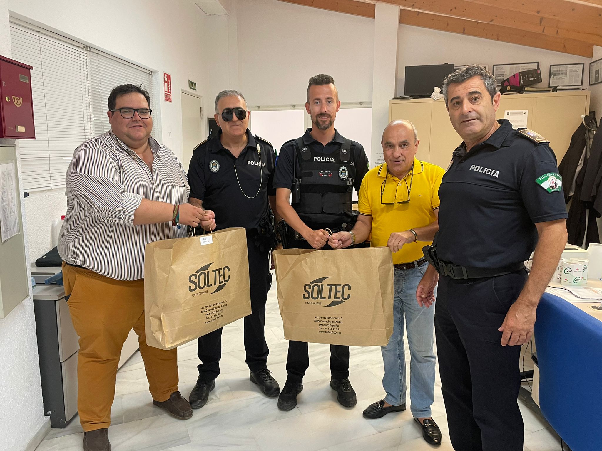 El Ayuntamiento de Almuñécar renueva los uniformes de la Policía Local con una inversión de 60.000 euros