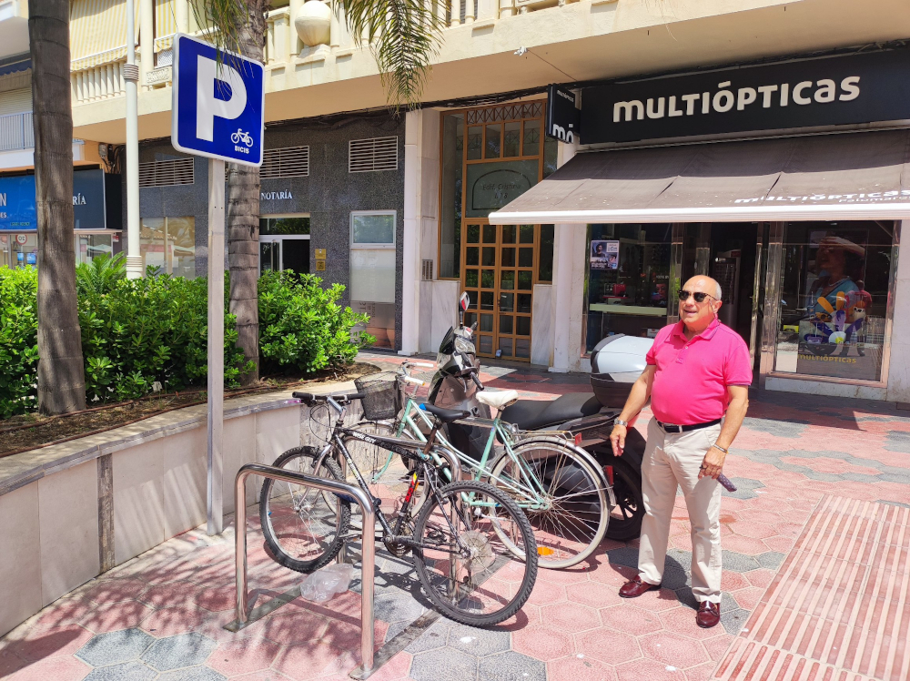 El Ayuntamiento de Almuñécar instala aparcamientos para bicicletas en distintos puntos del municipio